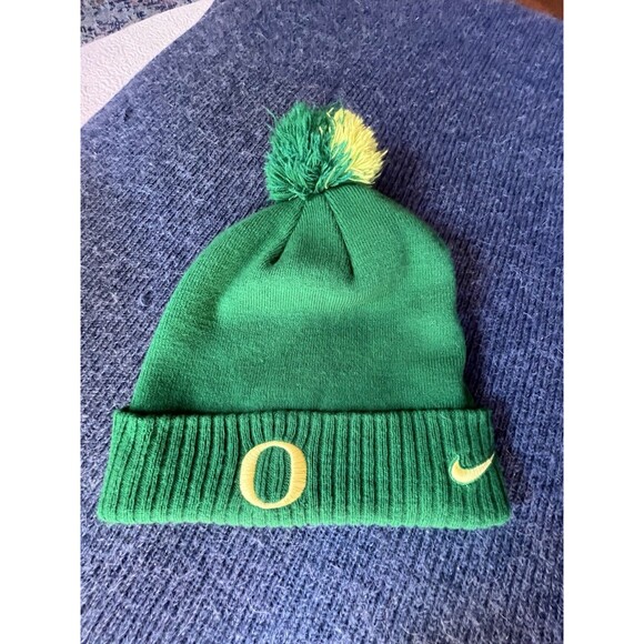 Nike Oregon Ducks Pom Beanie Football Green Athlete - Picture 1 of 4